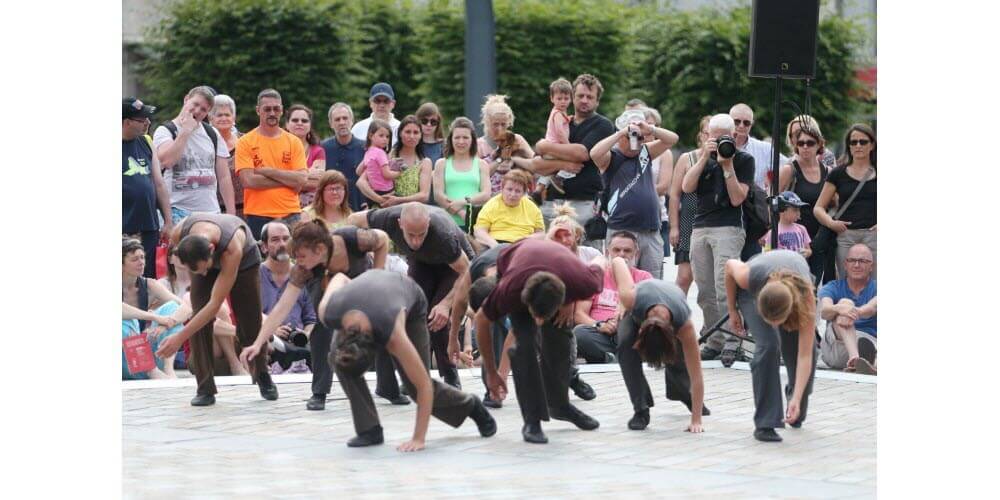 festival-jours-de-danse-around-place-de-la-revolution-1435419563